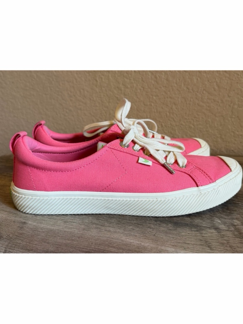 Cariuma OCA Pink Low Top Canvas Sneakers